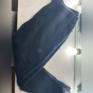 NIKE SWEATS LARGE GOES WITH NIKE TECH